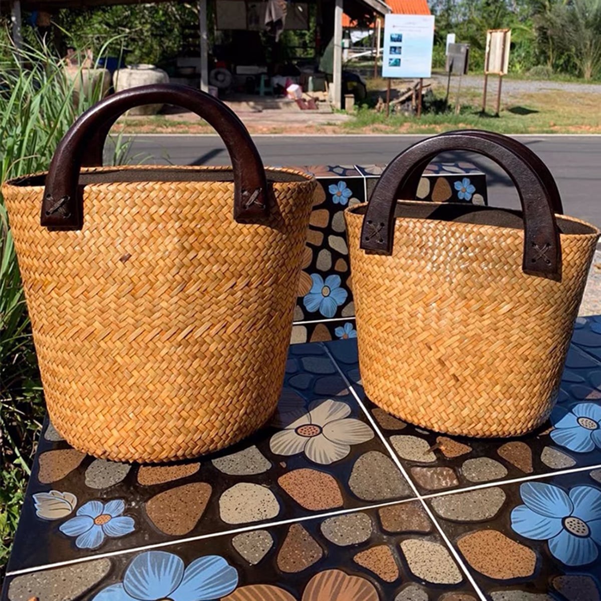 Wooden-Handled Bucket Wicker Tote Bag-2yzshop