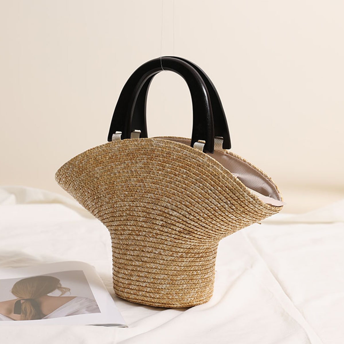 Creative Hat-Shaped Beach Black Handle Straw Handbag