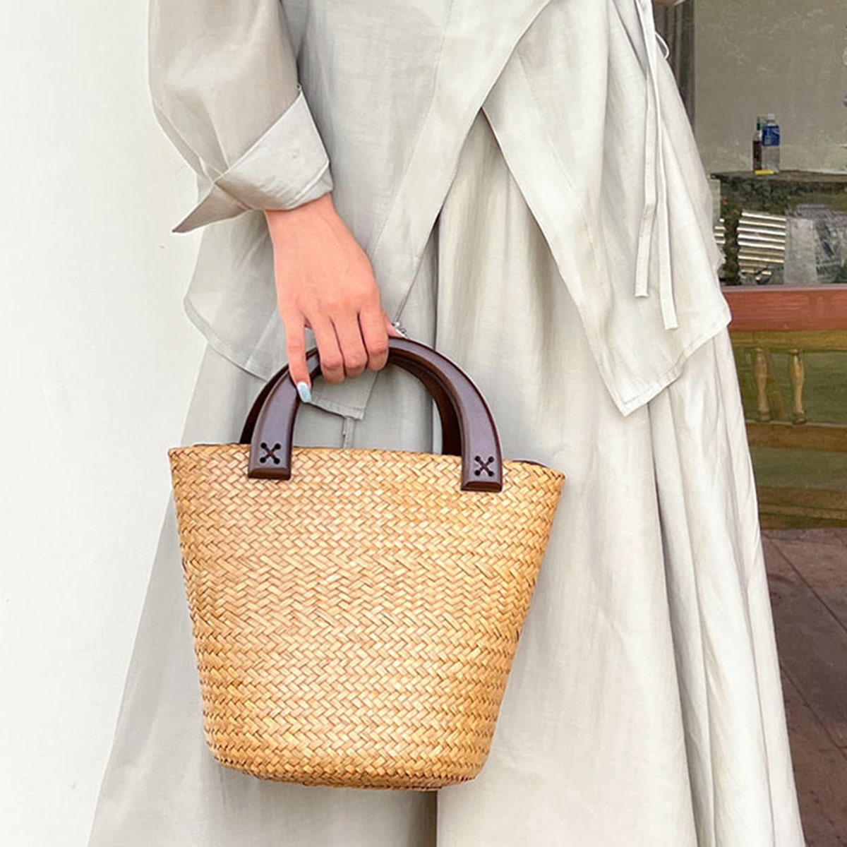 Wooden-Handled Bucket Wicker Tote Bag-2yzshop